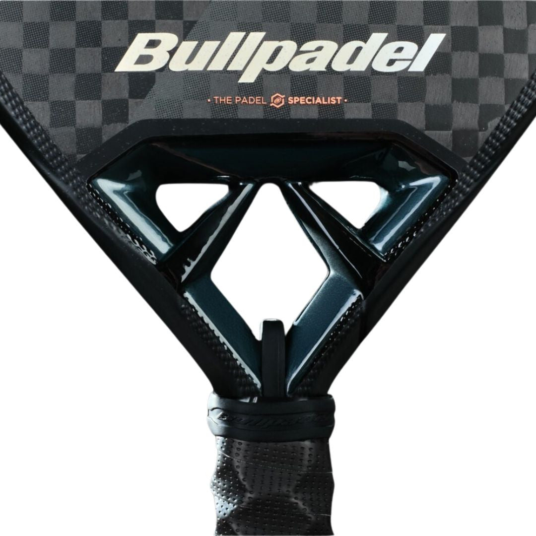 Pala BullPadel Vertex 04 Hybrid 2025